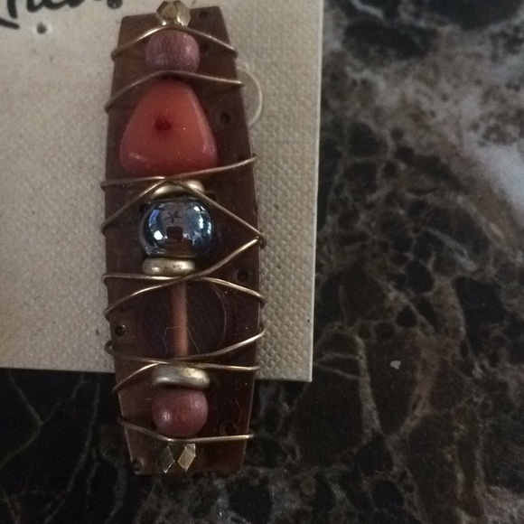 Unique new earrings - Picture 3 of 3